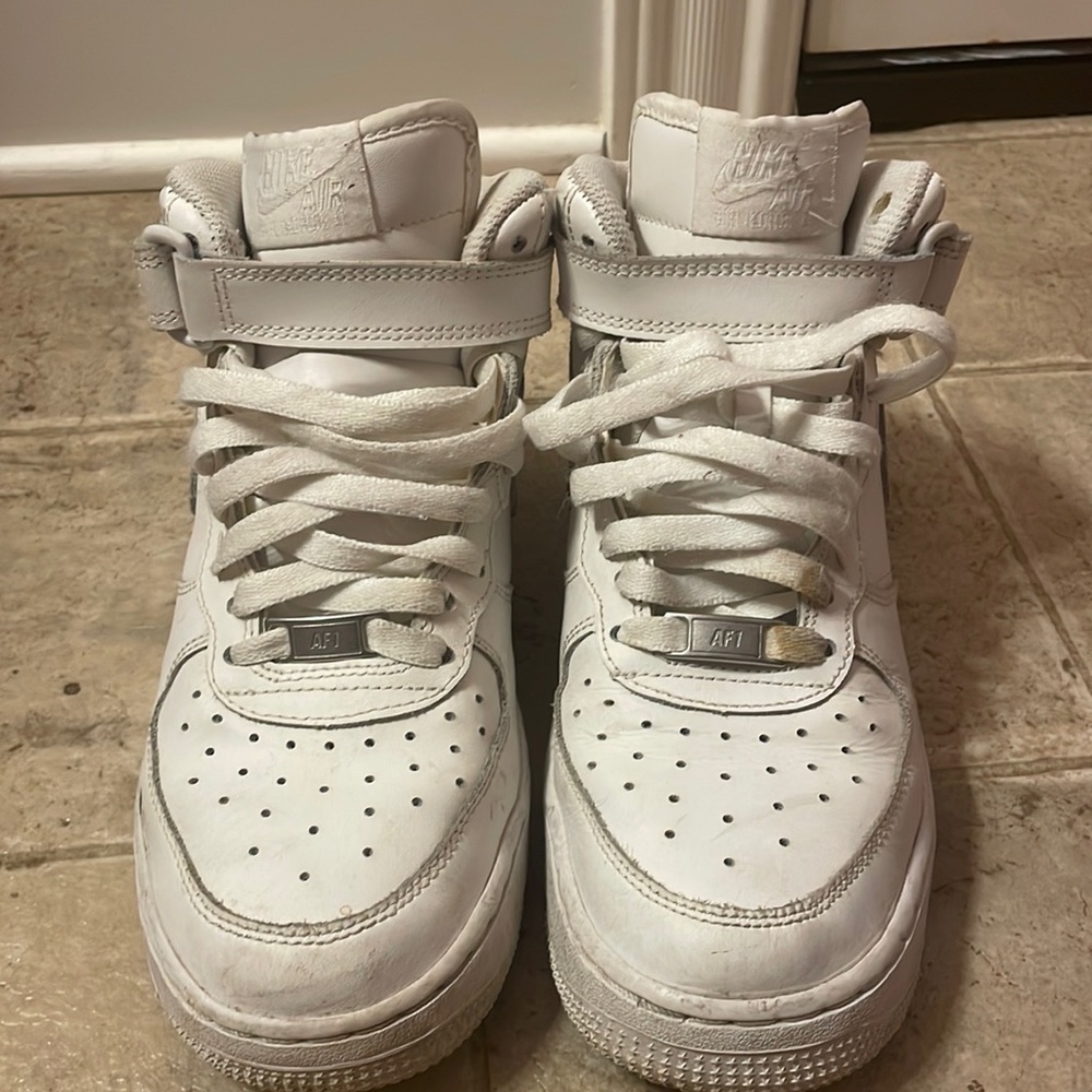 Men’s 6 Women’s 8 Nike high top air force 1